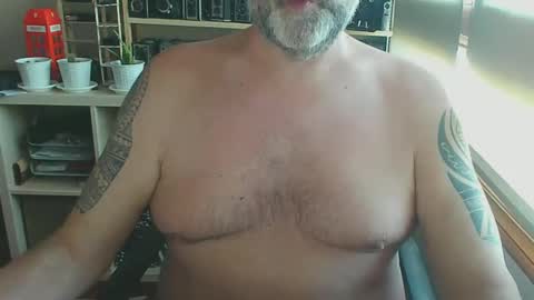 Snapshot of nosmoh chatting on 02/04/25, 03:26 arrio online show from 02/04/25, 03:26