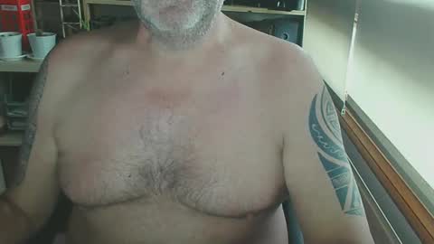 Snapshot of nosmoh chatting on 02/10/25, 03:21 arrio online show from 02/10/25, 03:21