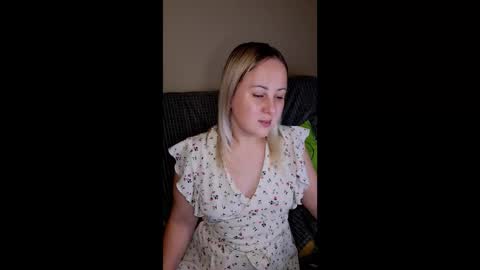 hi glad to chat online show from 10/02/25, 02:57