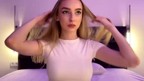 Goldie online show from 10/25/25, 04:02