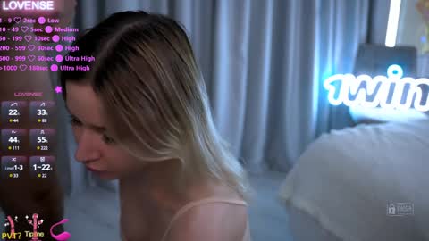 Anna   Check my Bio   Help me to reach 300 thumbs up  online show from 01/04/25, 07:34