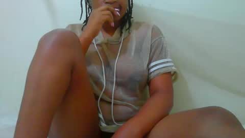 Snapshot of notoy1 chatting on 10/02/25, 01:01 notoy1 online show from 10/02/25, 01:01