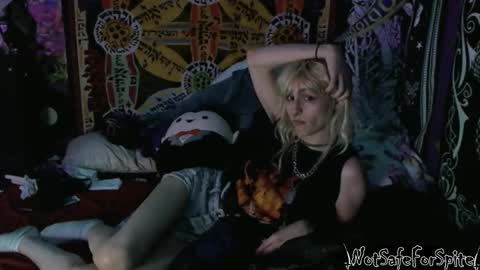 Snapshot of notsafeforspite chatting on 03/27/26, 06:08 FREAKY DRACULA online show from 03/27/26, 06:08