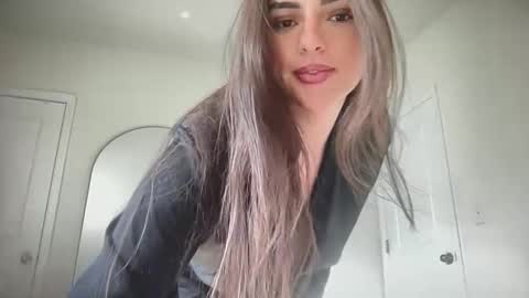 Snapshot of notsosweet21 chatting on 01/13/26, 05:29 nellyxoxo online show from 01/13/26, 05:29