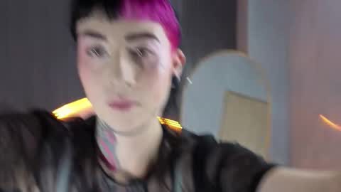 Snapshot of nova_kitty_tx chatting on 11/28/25, 08:22 Live 1500am 2100pm online show from 11/28/25, 08:22