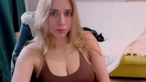 Snapshot of nova_sun chatting on 05/29/26, 01:42 Mary online show from 05/29/26, 01:42