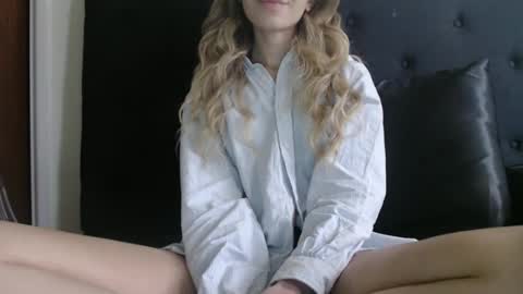 Olivia online show from 10/06/25, 02:47