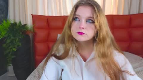 Snapshot of novaseraphic chatting on 12/16/25, 06:51 Azalea online show from 12/16/25, 06:51