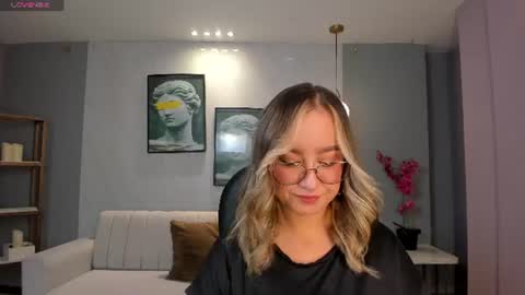 Nova Sinclair online show from 08/05/26, 12:08