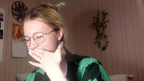 Snapshot of novellahartig chatting on 02/25/26, 03:10 Sari It is my first day online show from 02/25/26, 03:10