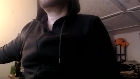 Snapshot of nrlcrb chatting on 12/27/24, 01:28 nrlcrb online show from 12/27/24, 01:28