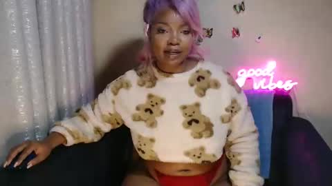 Snapshot of nudeberries515 chatting on 11/26/25, 01:06 nudeberries515 online show from 11/26/25, 01:06