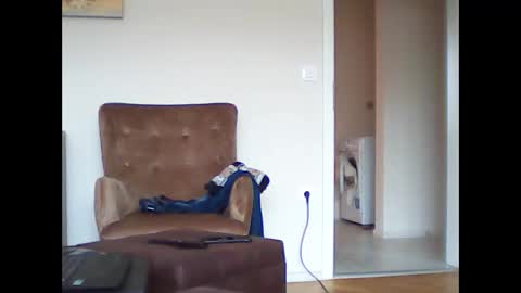 Snapshot of nudist_man chatting on 12/24/24, 10:44 Milen online show from 12/24/24, 10:44