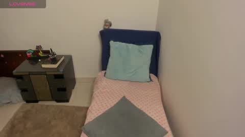 nuit_rose online show from 10/19/25, 02:12