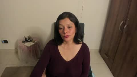 Snapshot of nuit_rose chatting on 06/11/26, 02:53 nuit_rose online show from 06/11/26, 02:53