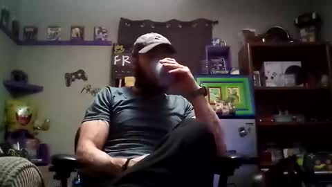 Snapshot of number1dad_ chatting on 03/01/25, 10:31 Awwwww Hey Sweetie Pies. Welcome To The Sweetie Pie Lounge. Enjoy The Dad-Cast. SweetCorny Fun-loving Dad Talk. online show from 03/01/25, 10:31