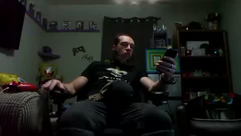 Snapshot of number1dad_ chatting on 09/27/25, 08:25 Awwwww Hey Sweetie Pies. Welcome To The Sweetie Pie Lounge. Enjoy The Dad-Cast. SweetCorny Fun-loving Dad Talk. online show from 09/27/25, 08:25