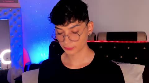 Snapshot of nut_foxx chatting on 11/09/25, 03:32 online show from 11/09/25, 03:32