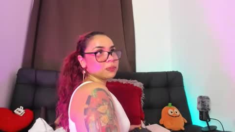 Snapshot of nyalgasai1 chatting on 02/17/25, 09:35 Nia online show from 02/17/25, 09:35