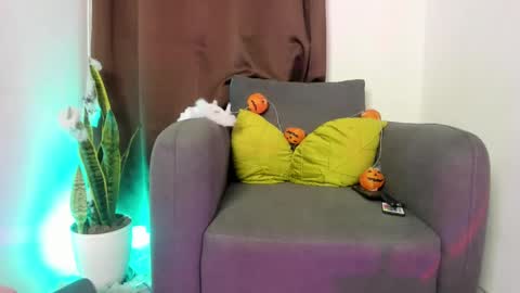 Snapshot of nyalgasai1 chatting on 10/12/25, 12:09 Nia online show from 10/12/25, 12:09