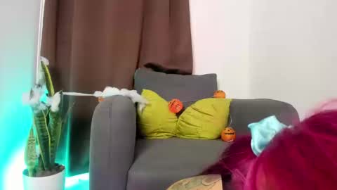 Snapshot of nyalgasai1 chatting on 10/15/25, 12:11 Nia online show from 10/15/25, 12:11