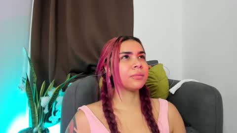 Snapshot of nyalgasai1 chatting on 10/20/25, 02:01 Nia online show from 10/20/25, 02:01