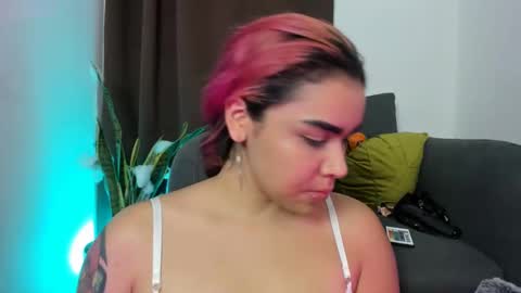 Snapshot of nyalgasai1 chatting on 10/31/25, 03:07 Nia online show from 10/31/25, 03:07