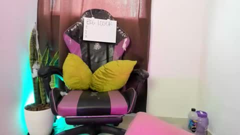 Snapshot of nyalgasai1 chatting on 11/23/25, 07:13 Nia online show from 11/23/25, 07:13