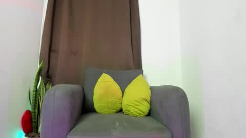 Snapshot of nyalgasai1 chatting on 12/14/25, 04:29 Nia online show from 12/14/25, 04:29