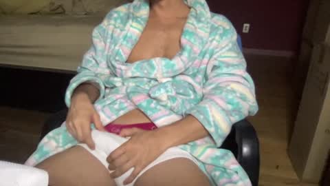 Snapshot of nyc2100 chatting on 12/25/24, 04:44 Your HOTBF online show from 12/25/24, 04:44