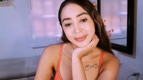 Snapshot of nycole_1988 chatting on 12/22/25, 08:28 Nycole online show from 12/22/25, 08:28