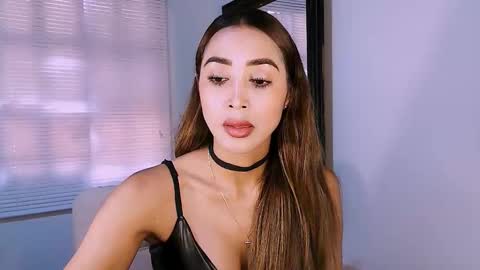 Snapshot of nycole_1988 chatting on 02/14/26, 04:37 Nycole online show from 02/14/26, 04:37