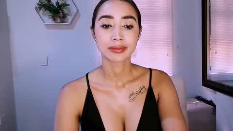 Snapshot of nycole_1988 chatting on 02/25/26, 02:16 Nycole online show from 02/25/26, 02:16