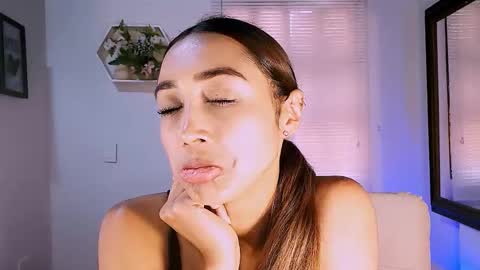 Snapshot of nycole_1988 chatting on 03/19/26, 06:45 Nycole online show from 03/19/26, 06:45