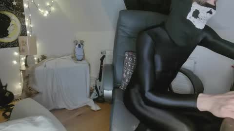 Snapshot of nyl0nnickb0y chatting on 04/12/26, 07:19 Nyl0nnickb0y online show from 04/12/26, 07:19