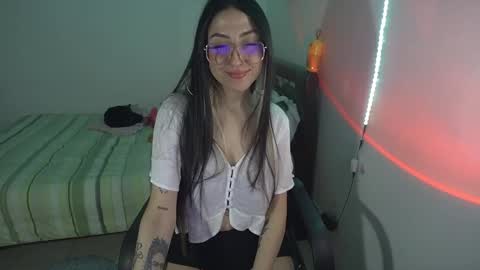 Snapshot of nymph_frida chatting on 04/05/26, 04:42 Frida online show from 04/05/26, 04:42