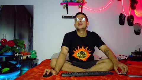 Snapshot of nymphobuddies chatting on 01/20/25, 06:21 David and Steven Independents online show from 01/20/25, 06:21