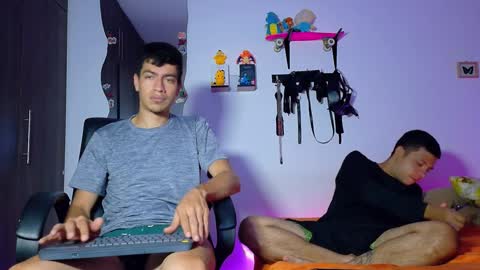 Snapshot of nymphobuddies chatting on 09/17/25, 01:07 David and Steven Independents online show from 09/17/25, 01:07