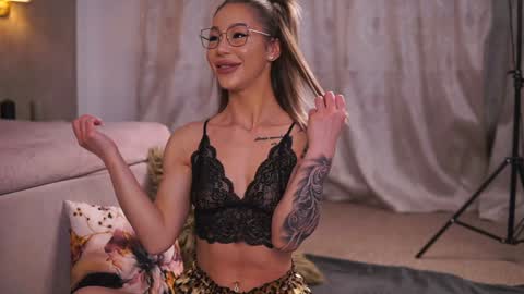 nyrobinova online show from 01/29/25, 04:05