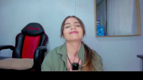 Snapshot of nyusha619933 chatting on 01/13/26, 09:42 Laura nyu online show from 01/13/26, 09:42