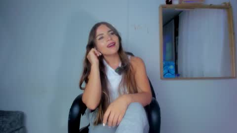 Snapshot of nyusha619933 chatting on 01/16/26, 10:36 Laura nyu online show from 01/16/26, 10:36