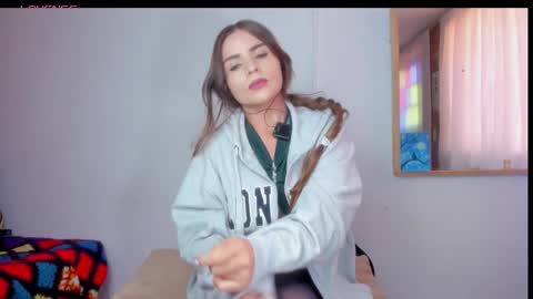 Snapshot of nyusha619933 chatting on 03/19/26, 07:51 Laura nyu online show from 03/19/26, 07:51