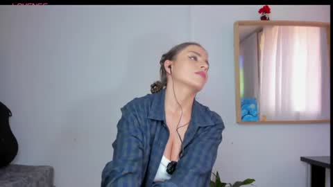 Laura nyu online show from 06/11/26, 07:01