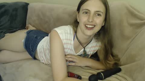 Snapshot of nzplaytime chatting on 02/09/25, 03:43 Stef Derek online show from 02/09/25, 03:43