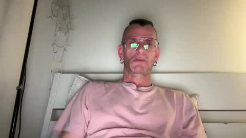 Snapshot of o_johnny_deep_o chatting on 06/07/26, 10:24 Jonathan Deep online show from 06/07/26, 10:24
