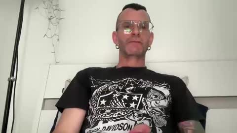 Snapshot of o_johnny_deep_o chatting on 06/10/26, 10:58 Jonathan Deep online show from 06/10/26, 10:58