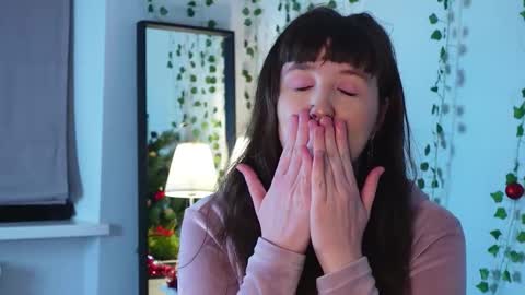 hey hey i am Lora and im new here hope to have some good time here 3 online show from 12/14/25, 02:00