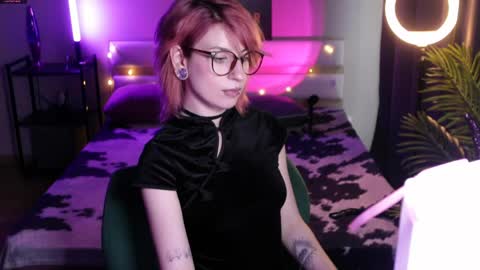 Snapshot of obedientt_ chatting on 05/16/26, 06:32 Moonlight online show from 05/16/26, 06:32