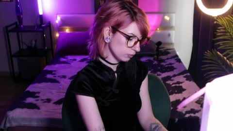 Snapshot of obedientt_ chatting on 05/16/26, 10:36 Moonlight online show from 05/16/26, 10:36