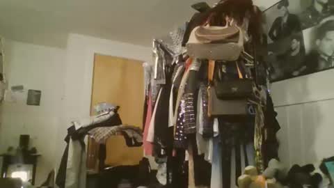 Snapshot of obsessed_glambert chatting on 11/06/25, 02:45 obsessed_glambert online show from 11/06/25, 02:45